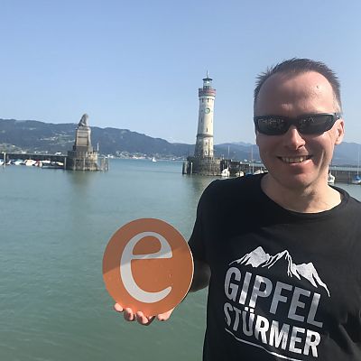 August 2018, Lindau: Gipfelstürmer Thomas am "schwäbischen Meer". Mit dem "e" genießt er seinen Urlaub auf einem Ponyhof!