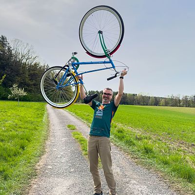 April 2024: Manuel mit seinem Google Partners Bike, dem Hauptpreis der exito Bergwertungs-Challenge 2023.