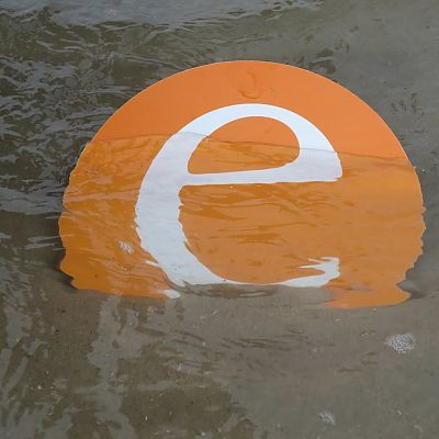 Juni 2016, Nordseeküste: Bei einsetzender Ebbe im Sandwatt vor Spiekeroog ging unser "e" baden ;-)﻿