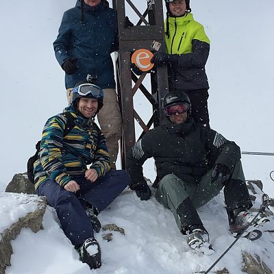 März 2016, Ötztal: Unser Bart hat das "e" mal wieder in luftige Höhen entführt - auf 3.056 m auf den Gipfel des Gaislachkogel in den Ötztaler Alpen in Tirol.﻿