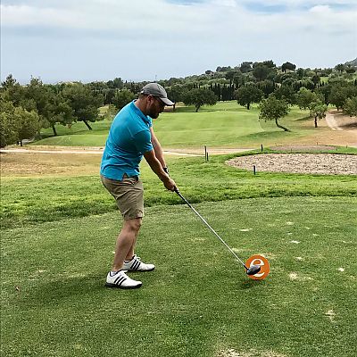Mai 2017: Michael nimmt unser "e" auf den Golfplatz mit.