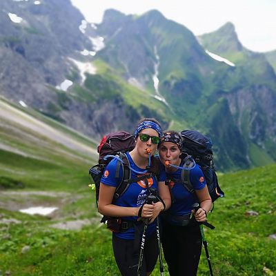 Juli 2019: 3. exitoAlpenCross Etappe. Für Nicole und Isabel ist es die 3. Teilnahme an der Alpen-Überquerung.