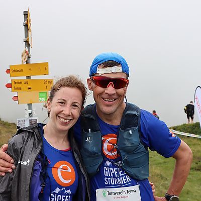 August 2020: Basilia und Michael gehen beim Safier Berglauf in Graubünden für das Team "exito Gipfelstürmer" an den Start.