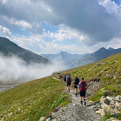 Juli 2022: 5. exitoAlpenCross Etappe. Auf dem Kesch-Trek zur Keschhütte.