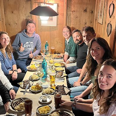 April 2023: Fränkisches Abendessen mit unserem Kunden mömax Schweiz im Bratwursthäusle.