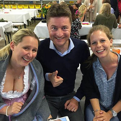 Juli 2016: Tanja und Jochen feiern bei unserem Kunden Reich Online Services am neuen Firmensitz in Stephanskirchen ein sehr, sehr schönes Sommerfest.