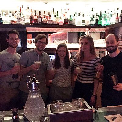Juni 2016: Shake it Baby! "Fortbildung" für unser Team rund um Shaker, Jigger und Pourer beim Cocktail-Workshop in der Vintage Bar 