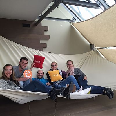 September 2015: Auftaktveranstaltung zur "Google Digital Performance Challenge". Amanda, Tanja, Julia, Christoph und Michael haben den gelben Gürtel errungen. 