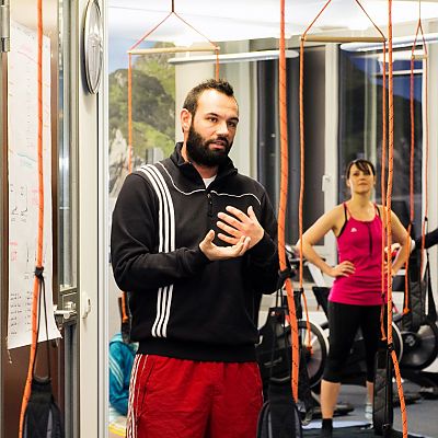 Januar 2015: Mit er Büroerweiterung und der Eröffnung des Sportraums fiel der Startschuss zum Sling-Training mit Corporate-Fitness-Coach Markus.