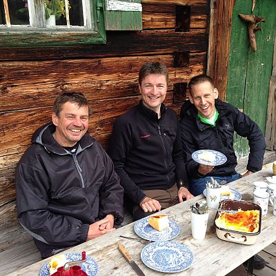 Mai 2014: Stefan und Jochen bei Alois auf Almhütten-Sondierungsbesuch für unser anstehendes Team-Event. 