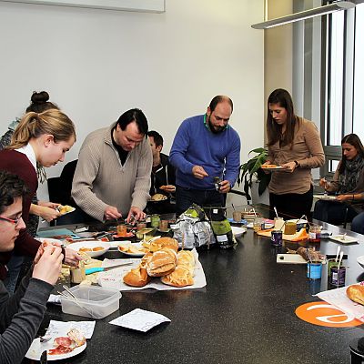 Dezember 2016: Es ist mittlerweile eine vorweihnachtliches Ritual: Spanisches Team-Mittagessen mit Spezialitäten aus dem Hause unseres Kunden <a href="https://www.jamon.de" target="_blank">www.jamon.de</a>.
