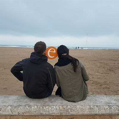 Februar 2017: Jamon.de Spanien-Reise. Ein spannender Tag endet für Lucía und Stefan an der "Playa de la Patacona".