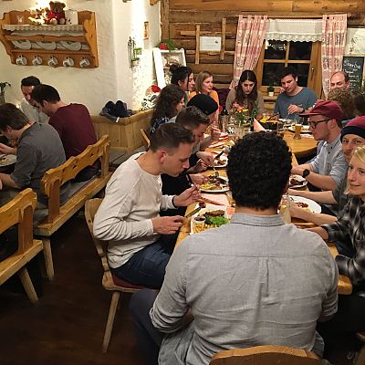 März 2017: Team-Abendessen beim Blue Tomato "Winter Work and Fun" 2017 in Schladming.