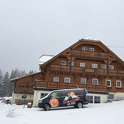 März 2017: Der Action Van am Rührlehnerhof. Blue Tomato "Winter Work and Fun" 2017 in Schladming.