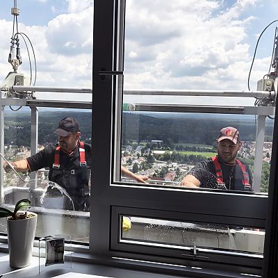 Juli 2017: Auf ca. 100 Metern Höhe im zweithöchsten Bürogebäude Bayerns hat man immer wieder ganz besonderen Besuch ;-)