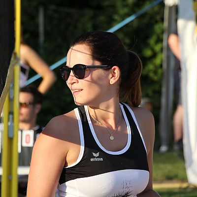 Juli 2017: Sie bleibt ein Teil unseres Beachvolleyball-Teams. Unsere Almuna Anna beim Firmenbeachcup Nürnberg.