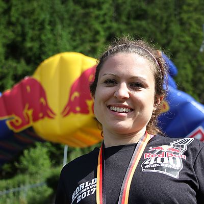 Juli 2017: Red Bull 400 WM 2017 in Titisee Neustadt. So strahlt eine Finalistin ;-)